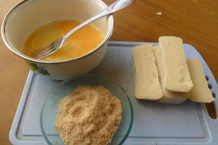 Жареный камамбер с яблочно-брусничным соусом: шаг 3