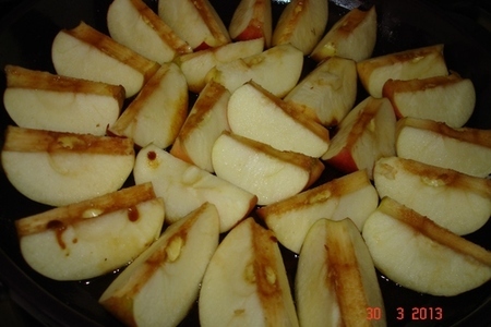 Тарт татeн - французский перевернутый яблочный пирог с клюквенным соусом darbo и пломбиром.: шаг 4