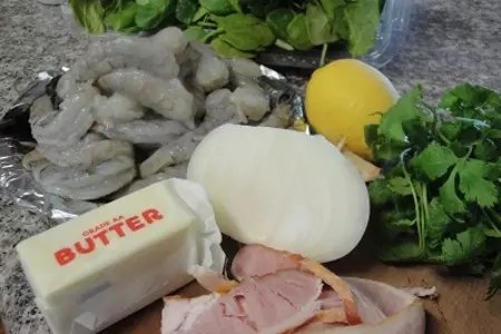 Креветки с беконом и шпинатом: шаг 2