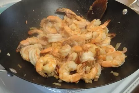 Креветки с беконом и шпинатом: шаг 5