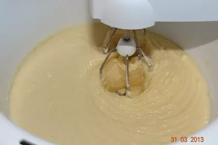 Твороженно-медовый манник с черносливом: шаг 1