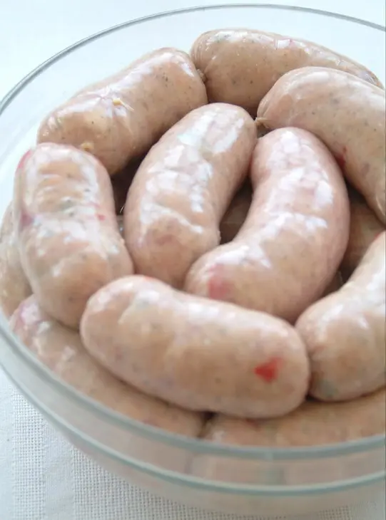 Домашние колбаски с оливками, корнишонами, каперсами и болгарским перцем: шаг 4