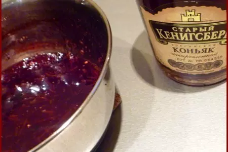 Яблоки карамелизированные с брусничным соусом: шаг 3