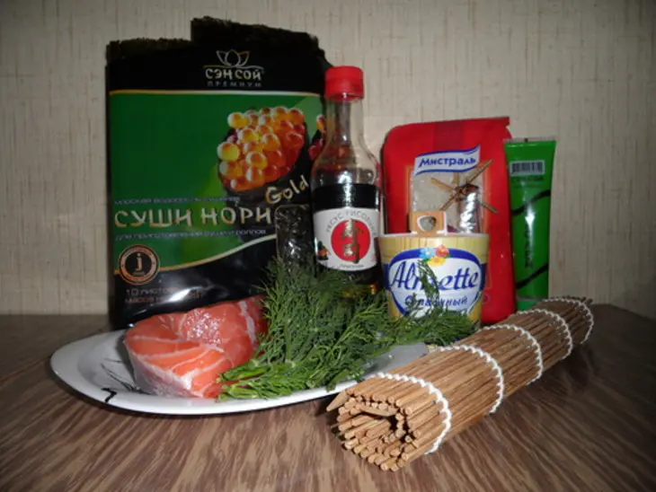 Роллы: шаг 1