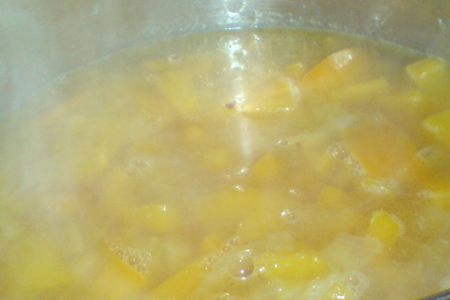 Весенний солнечный пасхальный суп из жёлтых перцев с авокадовой сальсой : шаг 1
