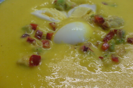 Весенний солнечный пасхальный суп из жёлтых перцев с авокадовой сальсой : шаг 7