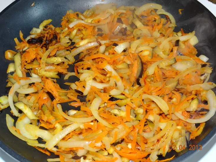 Заливной рыбный пирог с картофелем и овощами: шаг 2
