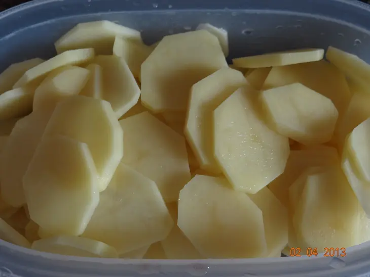 Заливной рыбный пирог с картофелем и овощами: шаг 3