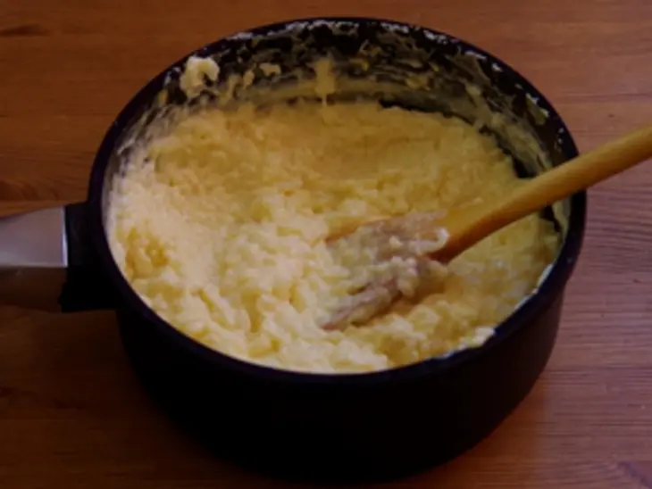 Сливочно-рисовый торт с мандаринами и клубничным соусом: шаг 9