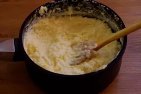 Сливочно-рисовый торт с мандаринами и клубничным соусом: шаг 9