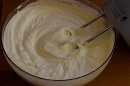 Сливочно-рисовый торт с мандаринами и клубничным соусом: шаг 10