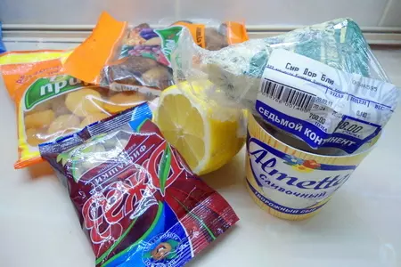 Сырный террин с фисташками и сухофруктами.: шаг 1