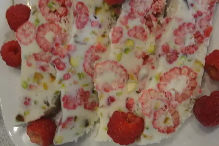Мороженное с малиной и фисташками: шаг 1