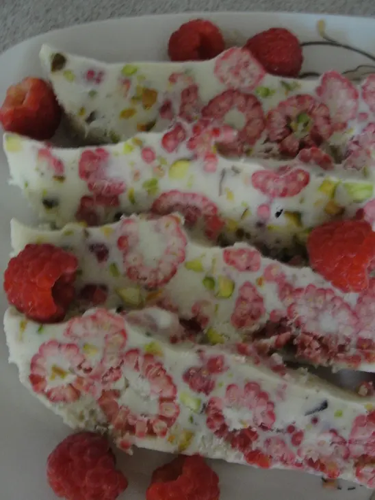 Мороженное с малиной и фисташками: шаг 3