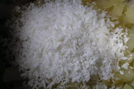 Торт-безе с ананасами и кокосовым заварным кремом: шаг 4