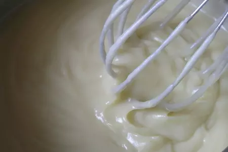 Торт-безе с ананасами и кокосовым заварным кремом: шаг 7