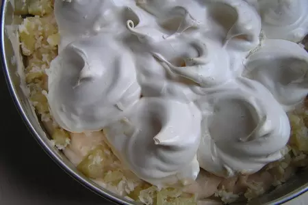 Торт-безе с ананасами и кокосовым заварным кремом: шаг 14