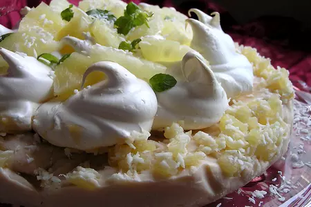 Торт-безе с ананасами и кокосовым заварным кремом: шаг 20