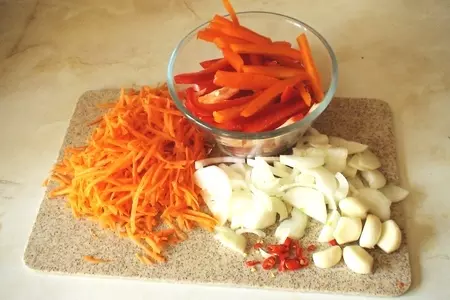 Кальмары с овощами по- корейски: шаг 1