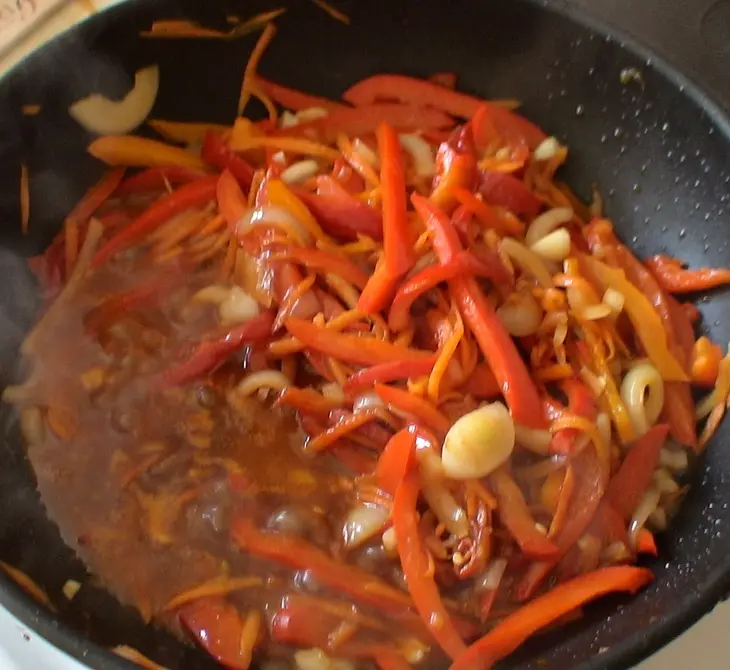 Кальмары с овощами по- корейски: шаг 6