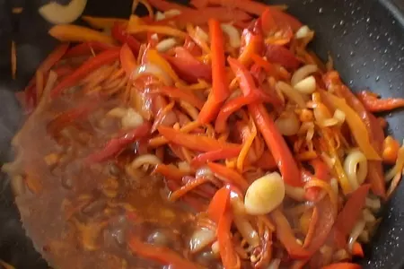 Кальмары с овощами по- корейски: шаг 6