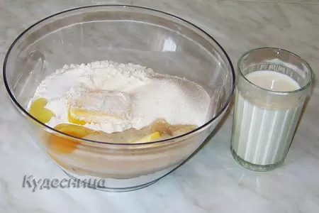 Шаньга с  брусникой: шаг 2