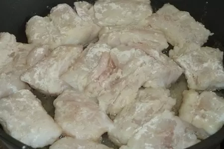 Треска, запеченная с томатным соусом: шаг 1