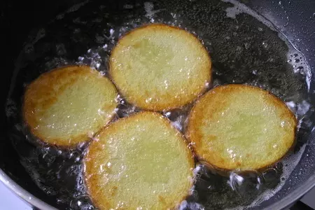 Жареный картофель с овощным рагу и чесноком: шаг 2