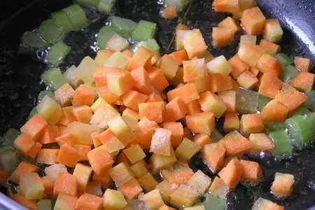 Жареный картофель с овощным рагу и чесноком: шаг 4
