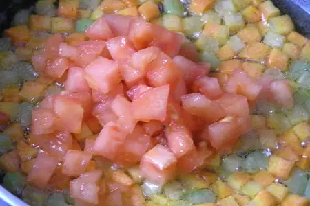Жареный картофель с овощным рагу и чесноком: шаг 6