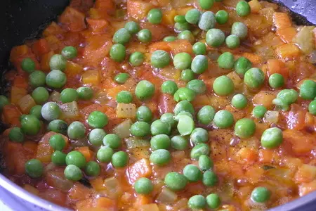 Жареный картофель с овощным рагу и чесноком: шаг 9