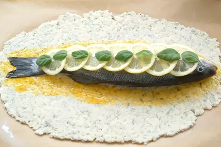 Сибас запеченный в тесте из морской соли: шаг 8