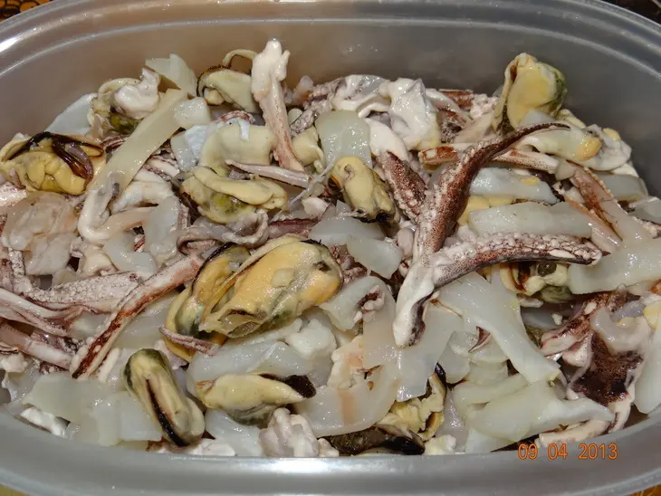 Картофельные драники с морепродуктами: шаг 1