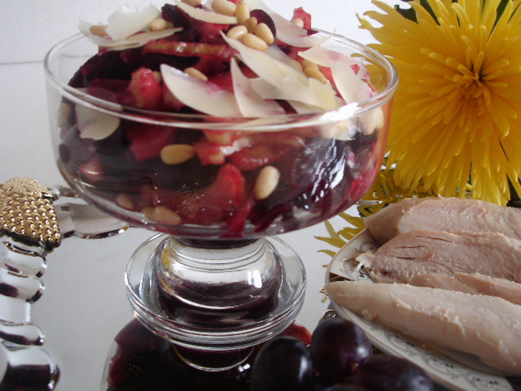 Салат из маринованной  свеклы с сельдереем и фруктами: шаг 4