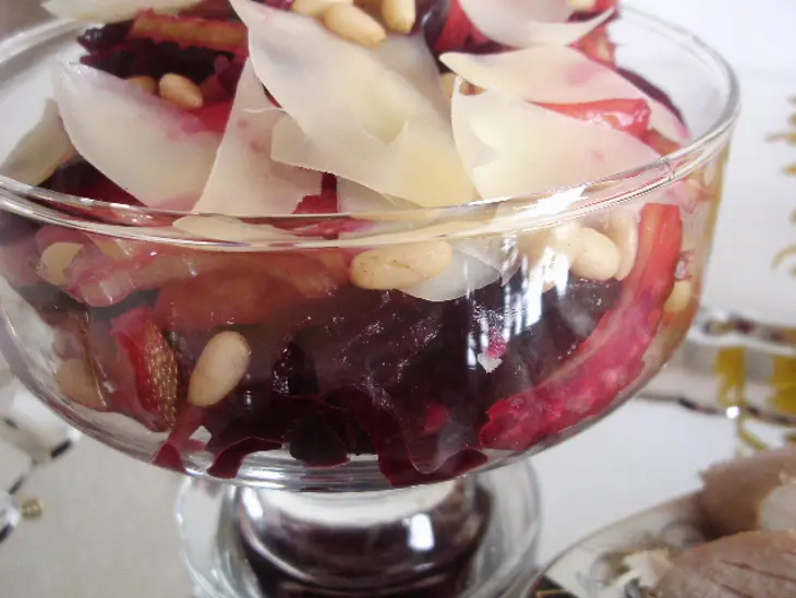 Салат из маринованной  свеклы с сельдереем и фруктами: шаг 6