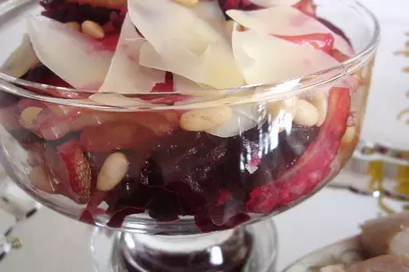 Салат из маринованной  свеклы с сельдереем и фруктами: шаг 6