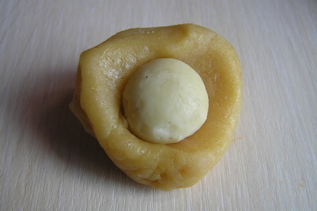 Конфеты из марципана с орехом макадамия: шаг 2