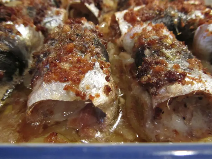 Салака, фаршированная килькой «почти по-шведски»: шаг 5
