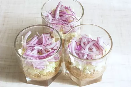 Салат  с тунцом, пекинской капустой и кукурузой: шаг 4