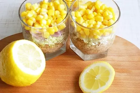 Салат  с тунцом, пекинской капустой и кукурузой: шаг 5