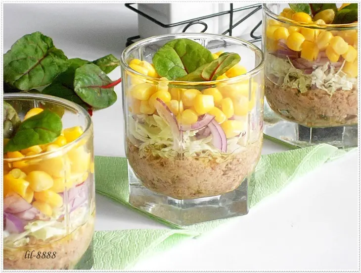 Салат  с тунцом, пекинской капустой и кукурузой: шаг 6