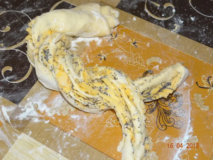 Сырные слоёные булочки с маком: шаг 4