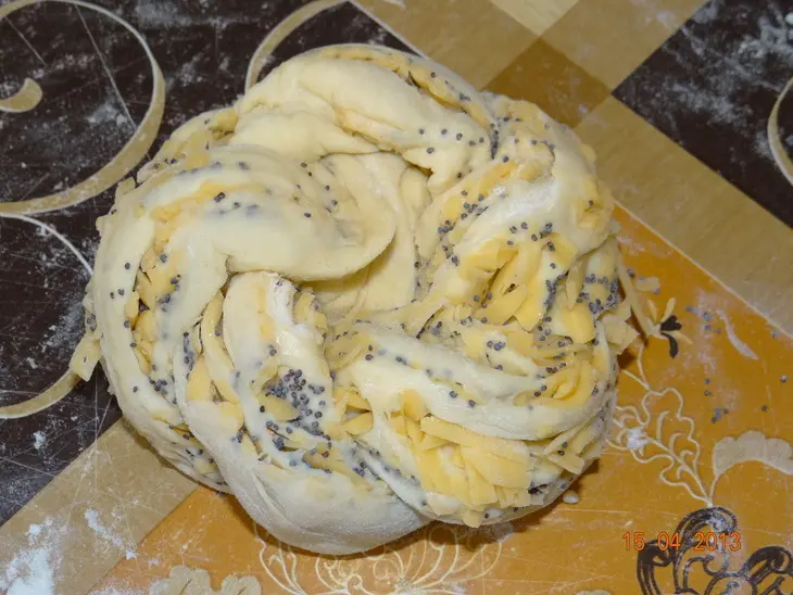 Сырные слоёные булочки с маком: шаг 5