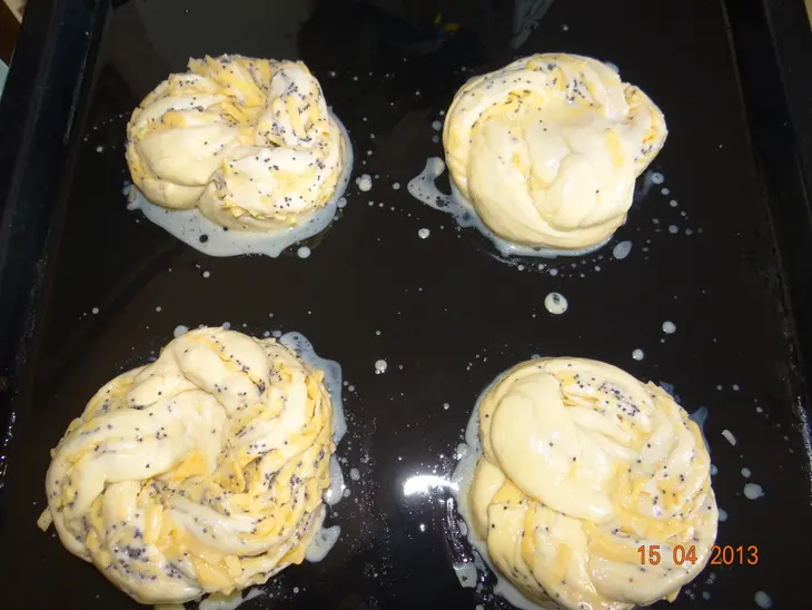 Сырные слоёные булочки с маком: шаг 6
