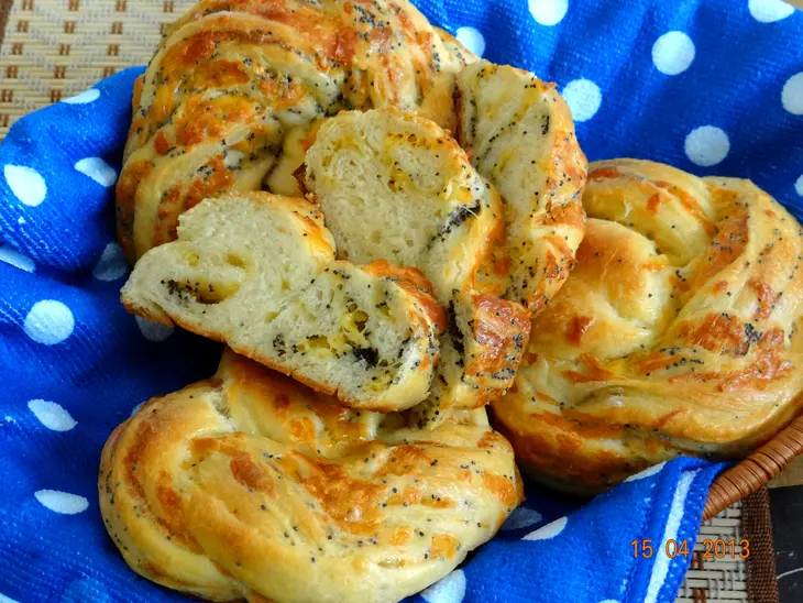 Сырные слоёные булочки с маком: шаг 8