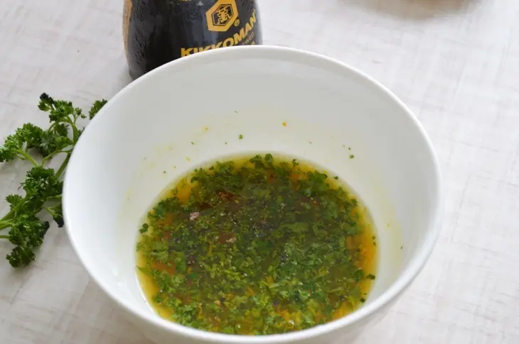 Салат из свеклы с апельсиновой заправкой, соевым соусом и кедровыми орешками: шаг 4