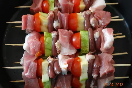 Мини-шашлычок из куриных сердечек и свинины с овощами, маринованный в кисло-сладком маринаде: шаг 3