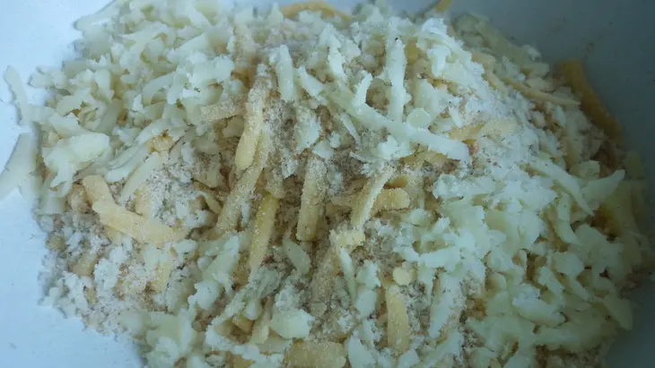 Куриное филе в панировке и ньокки в чесночно-грибном соусе: шаг 1