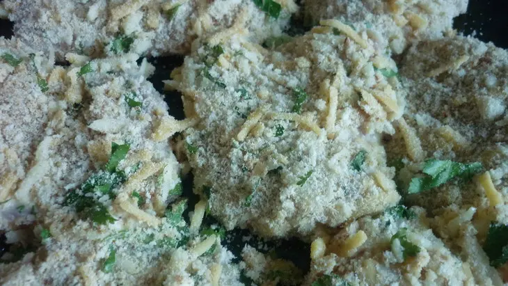 Куриное филе в панировке и ньокки в чесночно-грибном соусе: шаг 3