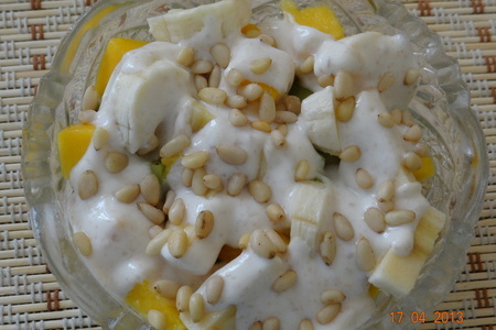 Фруктовый салат с кедровыми орешками и йогуртом: шаг 4